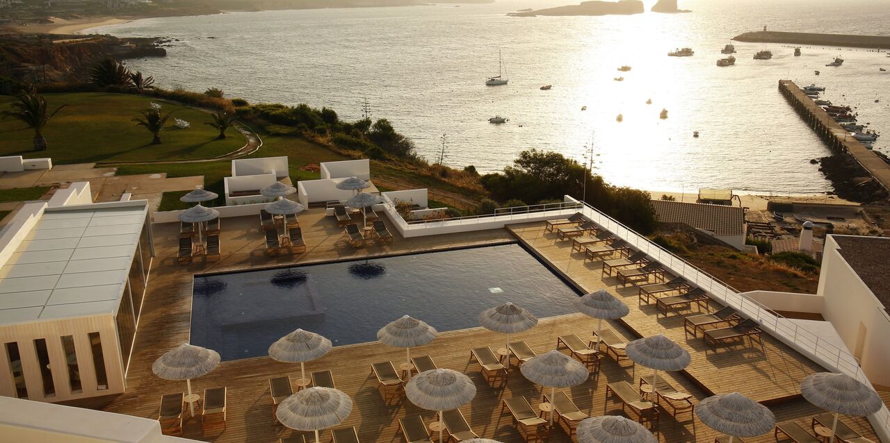 10 beach hotels in Portugal <span>You deserve an ocean view in one of these hotels <br> <u>View the 10 Hotels<u></u></u></span>